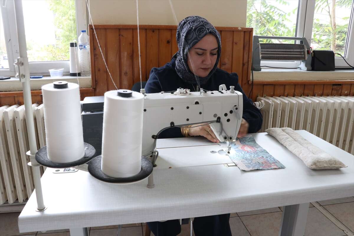 Kiraz çekirdekleri gelir kapısı oldu! Kadınlar ısıtma yastığı yapıyor 7
